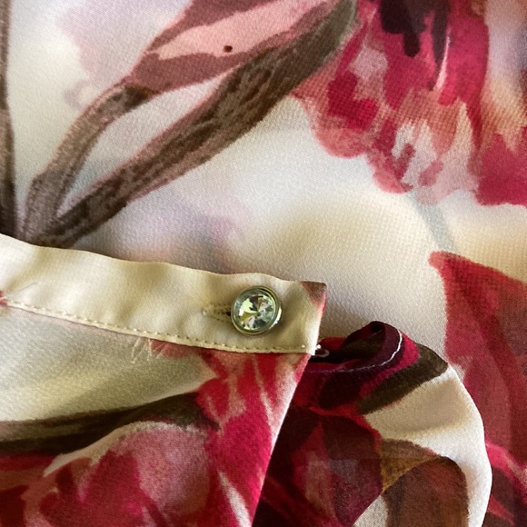 Jennifer Lopez sheer loose style Top - Picture 4 of 7